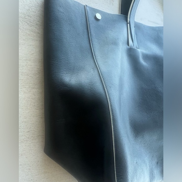 Vince Signature Collection East/West Italian Leather Tote in Black/White - Picture 15 of 17